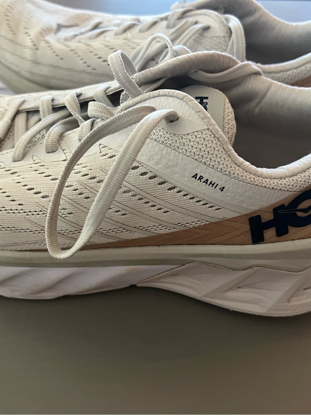HOKA Arahi 4 Men’s Running Shoes — Cream/Beige, size 10